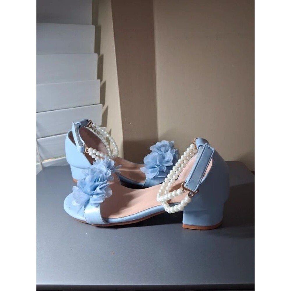Light blue party sandals with flowers and pearls size 31 EU / 13 US